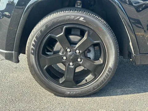 More photos of 2019 Jeep Grand Cherokee Altitude at Bridge Auto Group, NJ