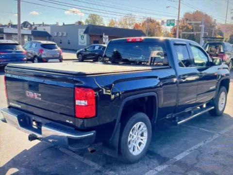 More photos of 2018 GMC Sierra 1500 SLE at CarFive Nashua, NH, NH