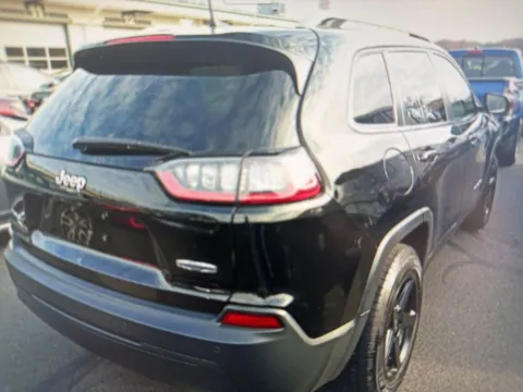 More photos of 2019 Jeep Cherokee Latitude Plus at CarFive Nashua, NH, NH