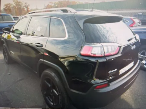 Photos of 2019 Jeep Cherokee Latitude Plus for sale in Nashua, NH at CarFive Nashua, NH