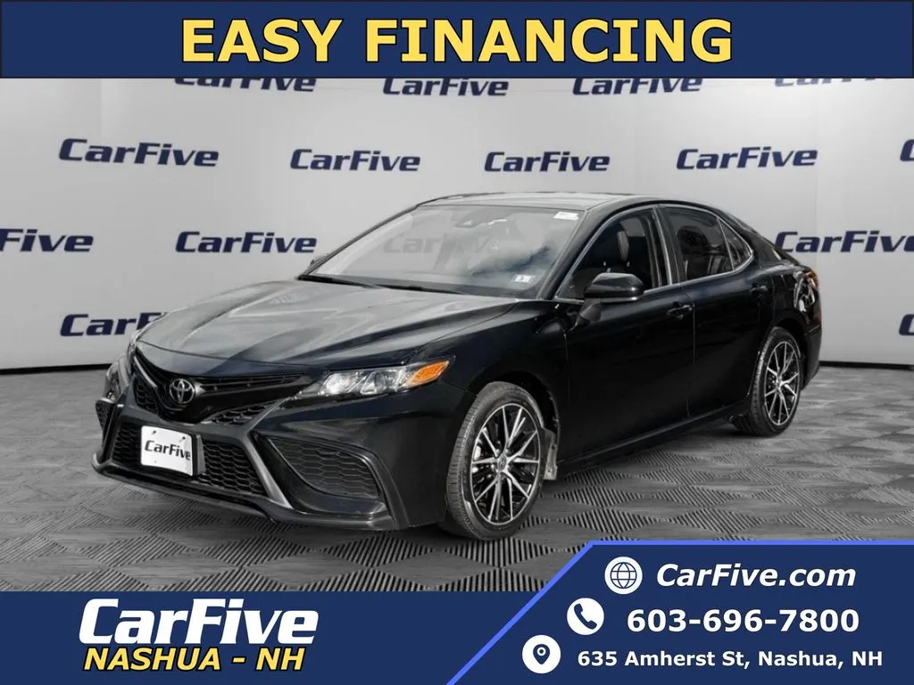 2021 Toyota Camry SE's photo