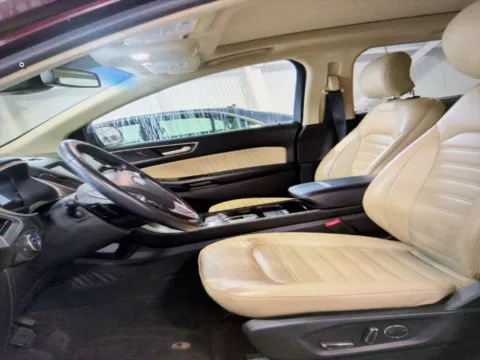 More photos of 2019 Ford Edge SEL at CarFive Nashua, NH, NH