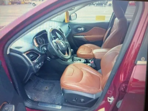 More photos of 2019 Jeep Cherokee Overland at CarFive Nashua, NH, NH