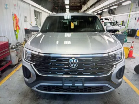 Photos of 2025 Volkswagen Atlas Cross Sport 2.0T SE w/Technology for sale in Nashua, NH at CarFive Nashua, NH