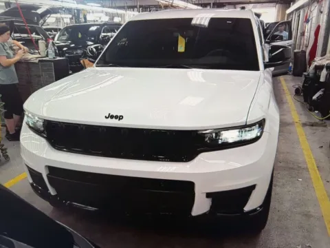 Photos of 2025 Volkswagen Atlas Cross Sport 2.0T SE w/Technology for sale in Nashua, NH at CarFive Nashua, NH