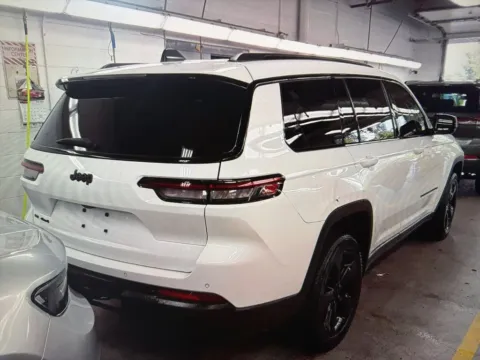 More photos of 2025 Volkswagen Atlas Cross Sport 2.0T SE w/Technology at CarFive Nashua, NH, NH