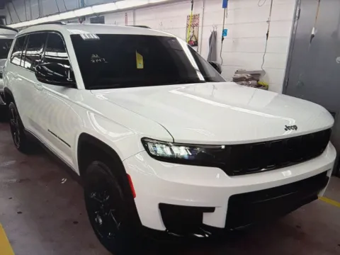 More photos of 2025 Volkswagen Atlas Cross Sport 2.0T SE w/Technology at CarFive Nashua, NH, NH