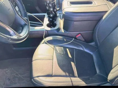 More photos of 2020 Chevrolet Silverado 1500 High Country at CarFive Nashua, NH, NH