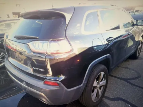 More photos of 2019 Jeep Cherokee Limited at CarFive Nashua, NH, NH