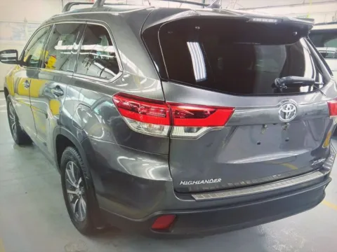 More photos of 2017 Toyota Highlander XLE at CarFive Nashua, NH, NH