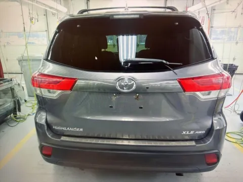 More photos of 2017 Toyota Highlander XLE at CarFive Nashua, NH, NH