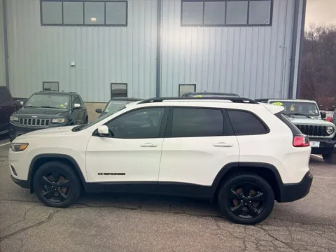 Photos of 2019 Jeep Cherokee Altitude for sale in Nashua, NH at CarFive Nashua, NH