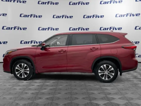 Photos of 2020 Toyota Highlander XLE for sale in Nashua, NH at CarFive Nashua, NH