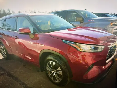 Another view of 2020 Toyota Highlander XLE for sale in Nashua, NH at CarFive Nashua, NH