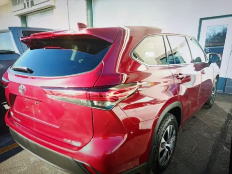 More photos of 2020 Toyota Highlander XLE at CarFive Nashua, NH, NH