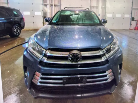 More photos of 2018 Toyota Highlander Limited at CarFive Nashua, NH, NH