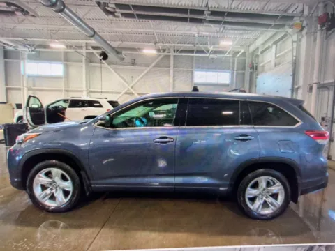 Photos of 2018 Toyota Highlander Limited for sale in Nashua, NH at CarFive Nashua, NH