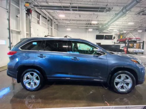 More photos of 2018 Toyota Highlander Limited at CarFive Nashua, NH, NH