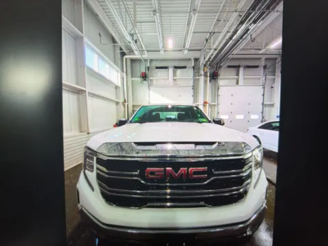 More photos of 2022 GMC Sierra 1500 SLT at CarFive Nashua, NH, NH