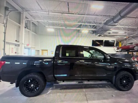 More photos of 2019 Nissan Titan SL at CarFive Nashua, NH, NH