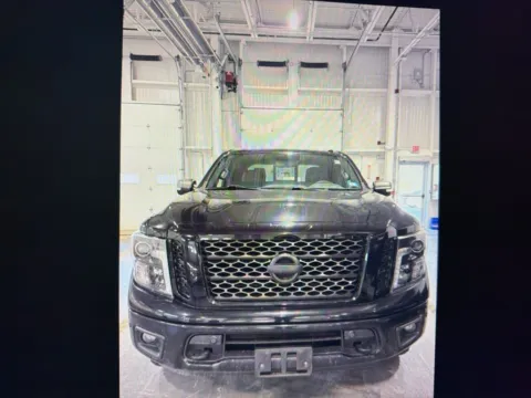 More photos of 2019 Nissan Titan SL at CarFive Nashua, NH, NH
