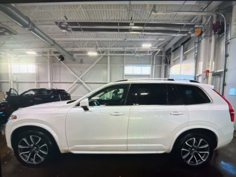 Photos of 2017 Volvo XC90 T6 Momentum for sale in Nashua, NH at CarFive Nashua, NH