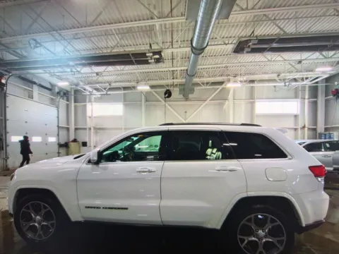 Photos of 2018 Jeep Grand Cherokee Limited for sale in Nashua, NH at CarFive Nashua, NH