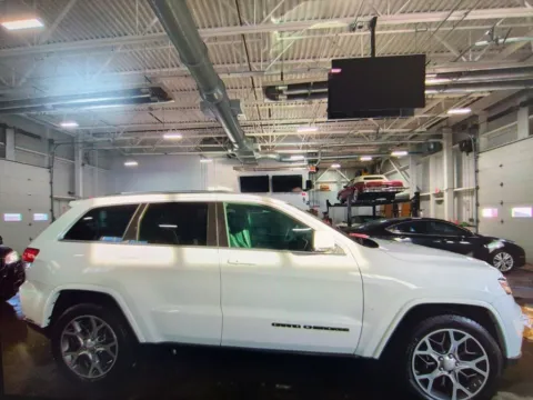 More photos of 2018 Jeep Grand Cherokee Limited at CarFive Nashua, NH, NH