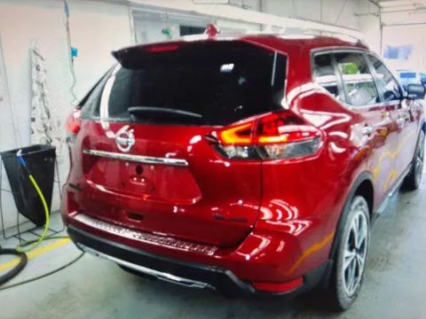 More photos of 2018 Nissan Rogue SL at CarFive Nashua, NH, NH