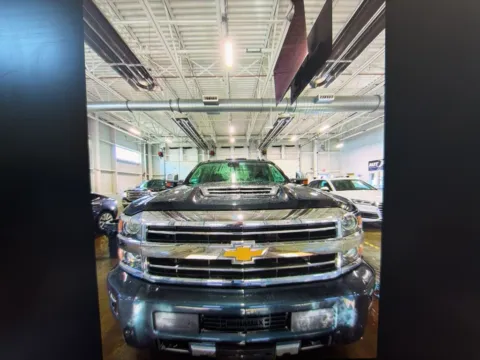More photos of 2018 Chevrolet Silverado 2500HD High Country at CarFive Nashua, NH, NH
