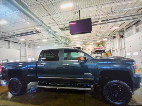 More photos of 2018 Chevrolet Silverado 2500HD High Country at CarFive Nashua, NH, NH