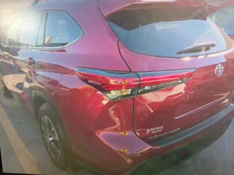 Photos of 2020 Toyota Highlander XLE for sale in Nashua, NH at CarFive Nashua, NH