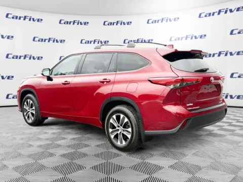 Another view of 2020 Toyota Highlander XLE for sale in Nashua, NH at CarFive Nashua, NH