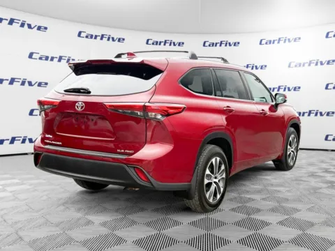 More photos of 2020 Toyota Highlander XLE at CarFive Nashua, NH, NH