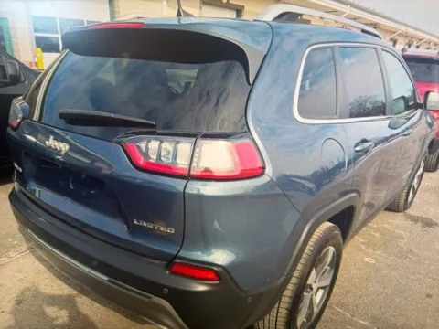 More photos of 2019 Jeep Cherokee Limited at CarFive Nashua, NH, NH