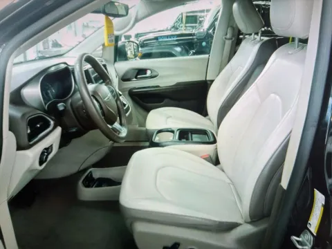 More photos of 2020 Chrysler Voyager LXI at CarFive Nashua, NH, NH