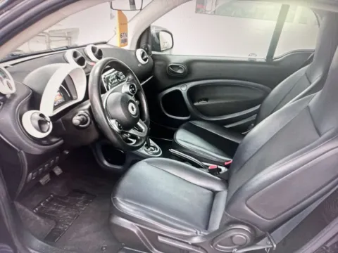 More photos of 2016 smart Fortwo Passion at CarFive Nashua, NH, NH