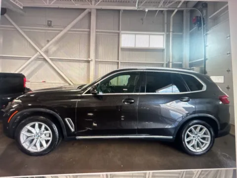Photos of 2020 BMW X5 xDrive40i for sale in Nashua, NH at CarFive Nashua, NH