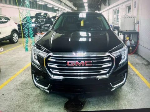 Photos of 2022 GMC Terrain SLT for sale in Nashua, NH at CarFive Nashua, NH