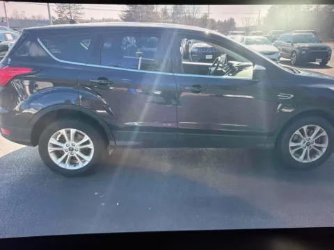 More photos of 2019 Ford Escape SE at CarFive Nashua, NH, NH
