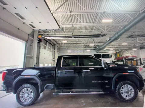 More photos of 2022 GMC Sierra 2500HD Denali at CarFive Nashua, NH, NH