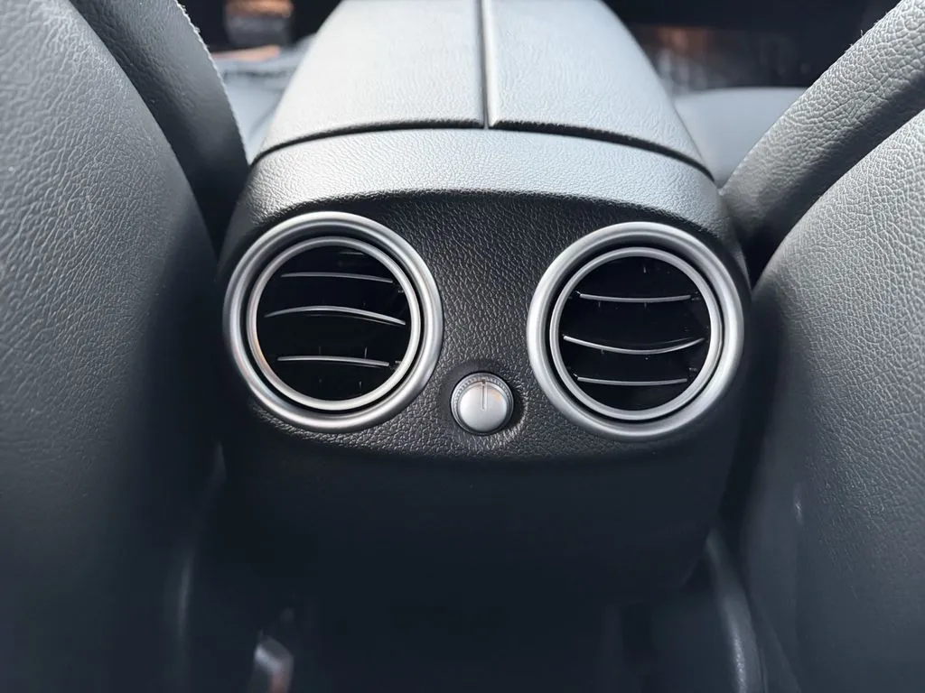 2022 Mercedes-Benz GLC GLC300 - Photo 25