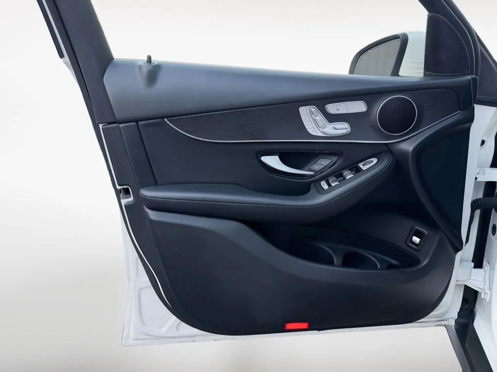 2022 Mercedes-Benz GLC GLC300 - Photo 13