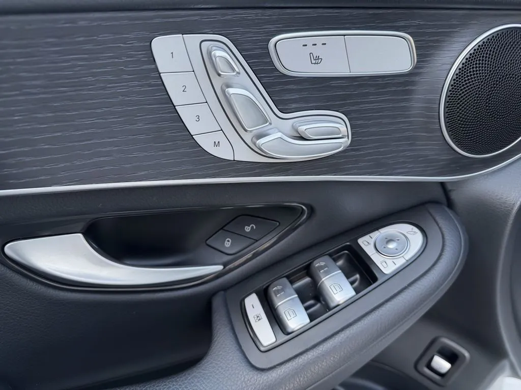 2022 Mercedes-Benz GLC GLC300 - Photo 26