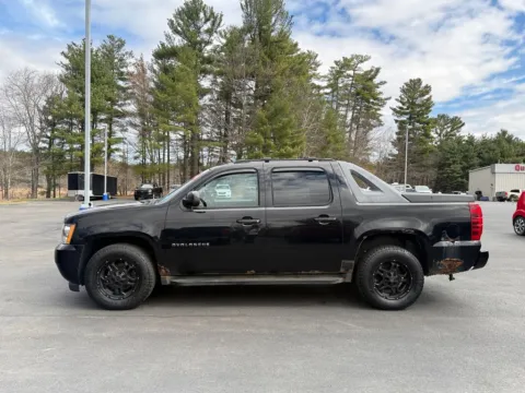 Photos of 2010 Chevrolet Avalanche 1500 LS for sale in Nashua, NH at CarFive Nashua, NH