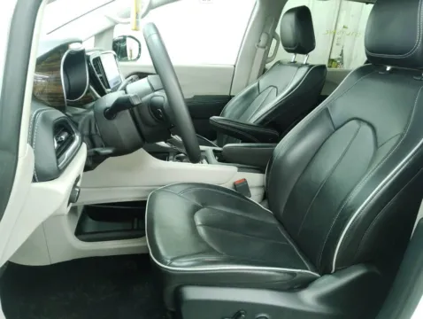 Photos of 2024 Chrysler Pacifica Limited for sale in Nashua, NH at CarFive Nashua, NH