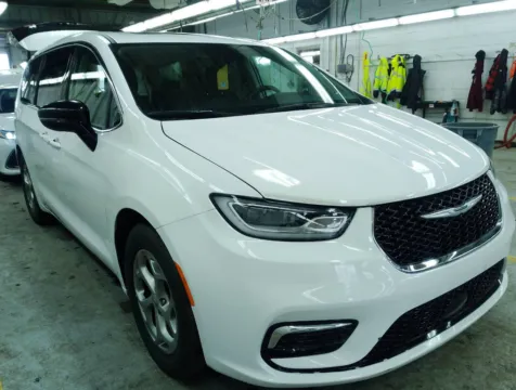 Another view of 2024 Chrysler Pacifica Limited for sale in Nashua, NH at CarFive Nashua, NH
