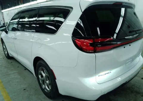 More photos of 2024 Chrysler Pacifica Limited at CarFive Nashua, NH, NH
