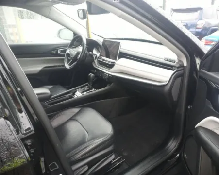 More photos of 2022 Jeep Compass Limited at CarFive Nashua, NH, NH