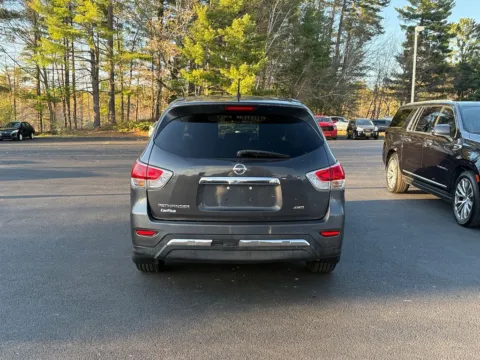More photos of 2014 Nissan Pathfinder S at CarFive Nashua, NH, NH